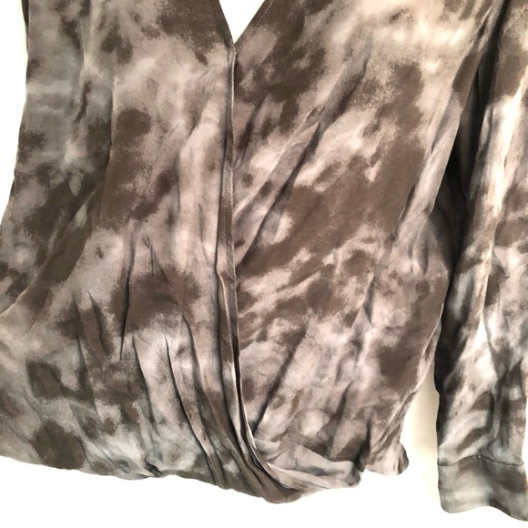 RAILS Hillary Crossover Blouse Black & Gray Slate Tie Dye - Picture 4 of 13